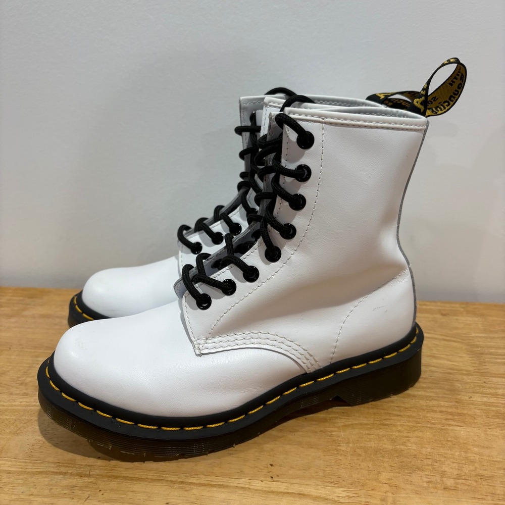 Dr. Martens 1460 Combat Boots Women White size‎ 6 Leather 8-Eye Lace Up Classic
